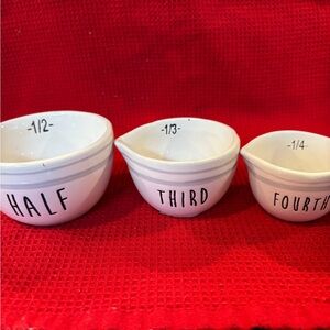 White Measuring Cups Set